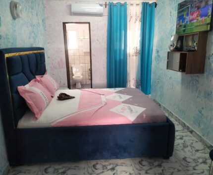 Grande chambre meublée à Douala Bonapriso - Armée de l'air